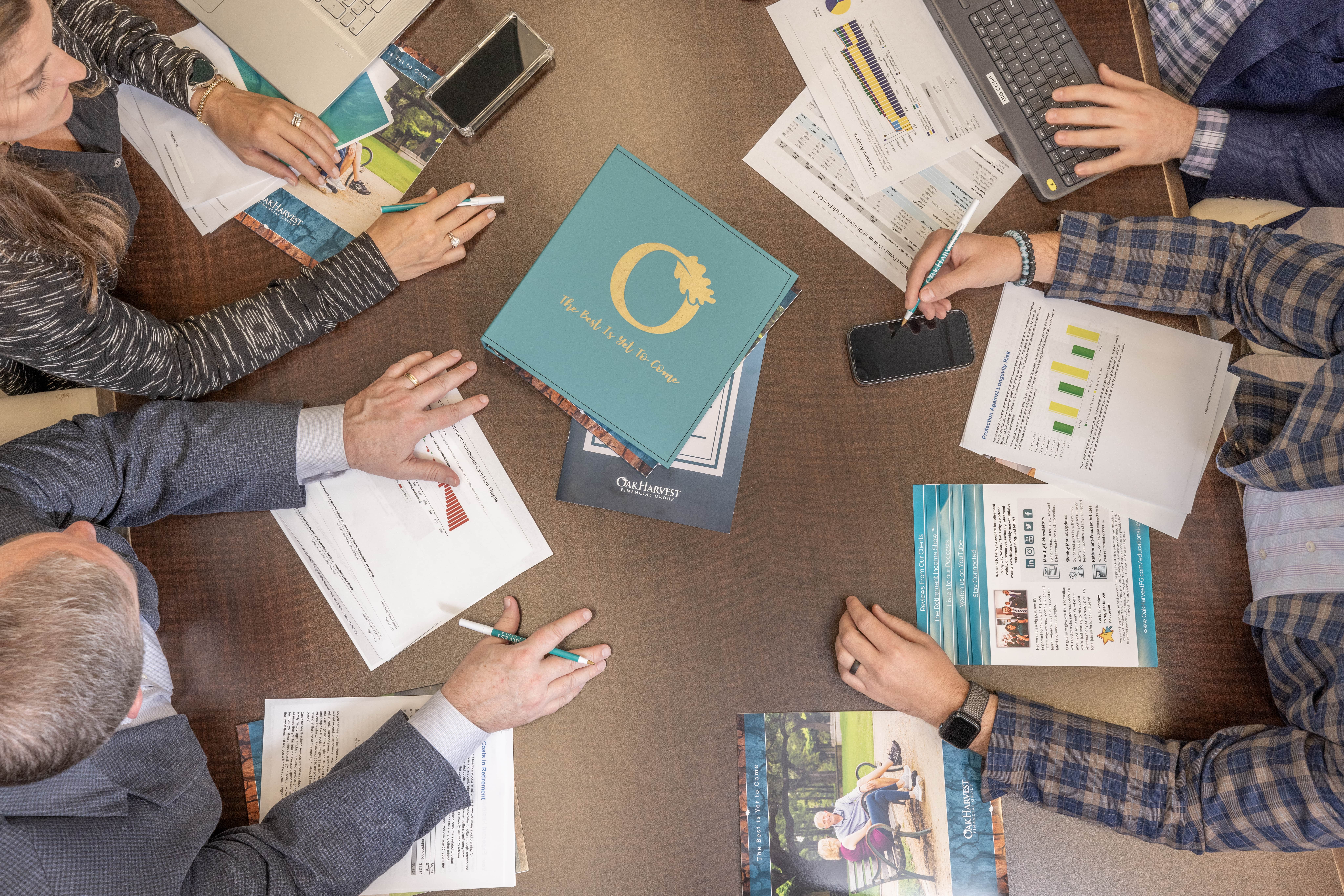 _D2A7028-2-min Financial Advisors working on a retirement plan